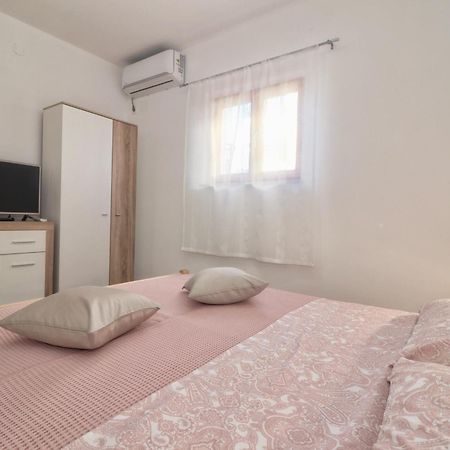 Studio Apartman Edy 3 Pula Exterior foto