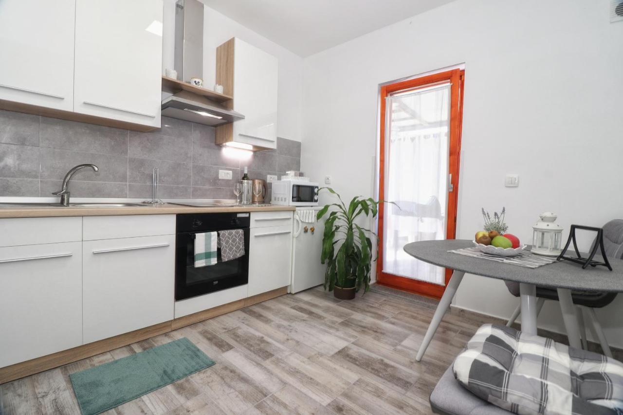 Studio Apartman Edy 3 Pula Exterior foto